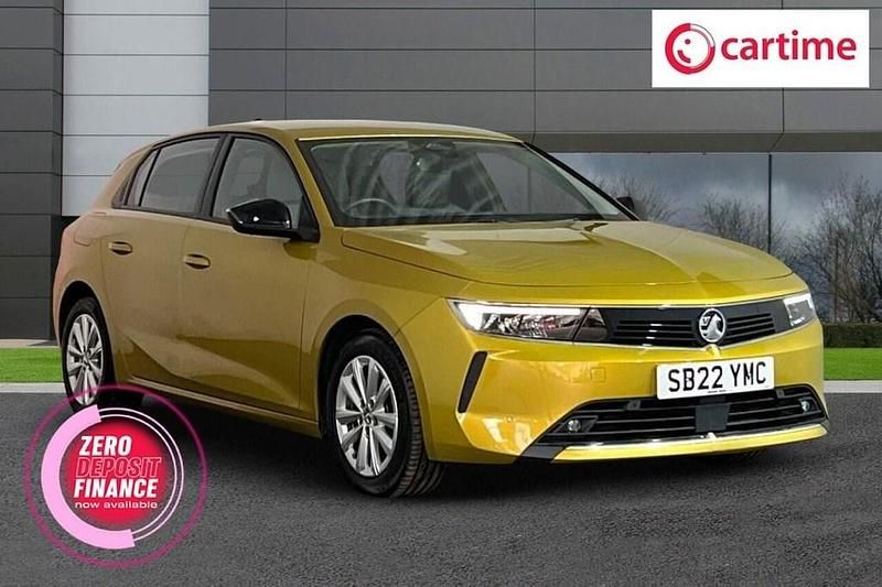 Second-hand Vauxhall Astra Design Edition 130 CP (95 kW) 2022 Galben Hatchback