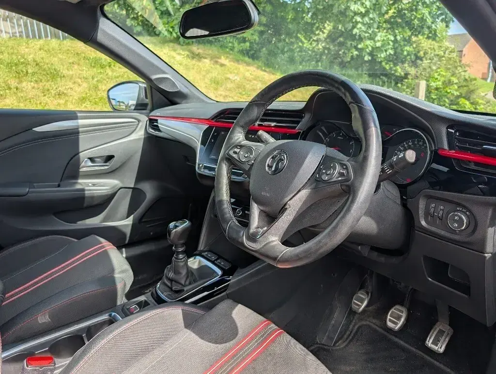 Used Vauxhall Corsa SRi 100 HP (73 kW) 2020 Red Hatchback