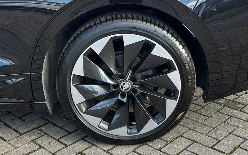 Black Used 2023 Skoda Enyaq iV SportlinePlus SUV | £26,099 (Fair price) - Image 1/4