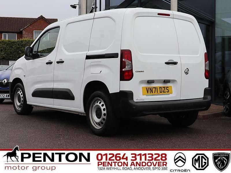 Used Vauxhall Combo Sportive 100 HP (73 kW) 2020 White MPV