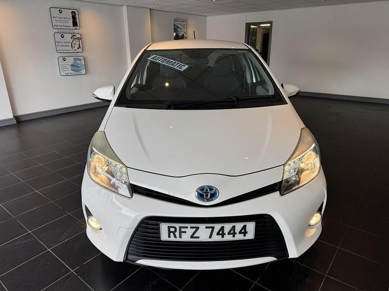 Used Toyota Yaris Trend 101 HP (74 kW) 2014 White Hatchback