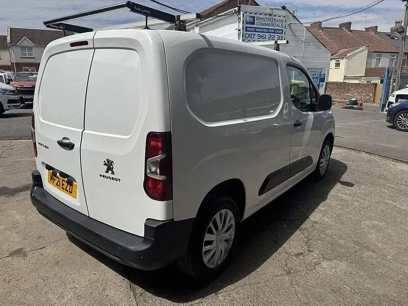 Used Peugeot Partner 131 HP (96 kW) 2021 White MPV