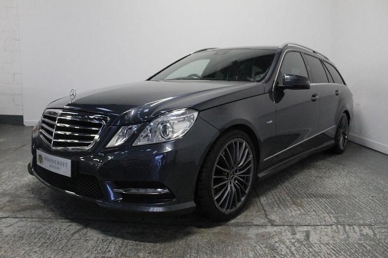 Usado Mercedes E350 265 HP (194 kW) 2012 Cinzento Carrinha