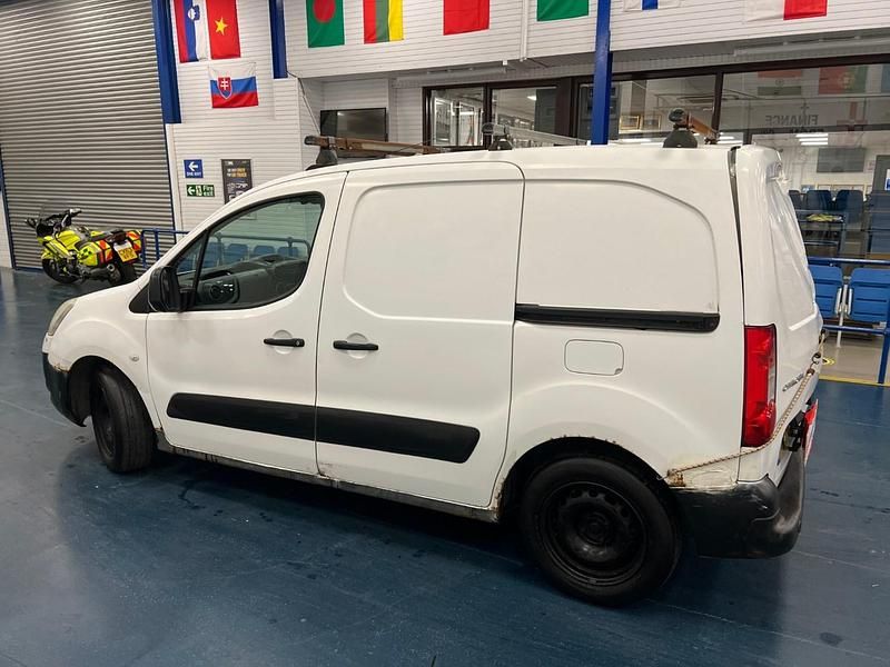 Used Citroën Berlingo 90 HP (66 kW) 2009 White MPV