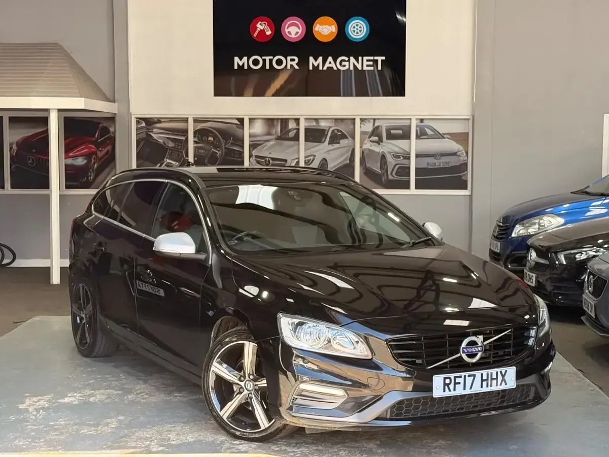 Used Volvo V60 R-Design 120 HP (88 kW) 2017 Black Estate