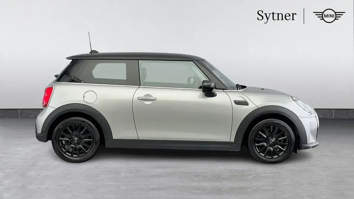 Used Mini Cooper Classic 134 HP (98 kW) 2023 Silver Hatchback