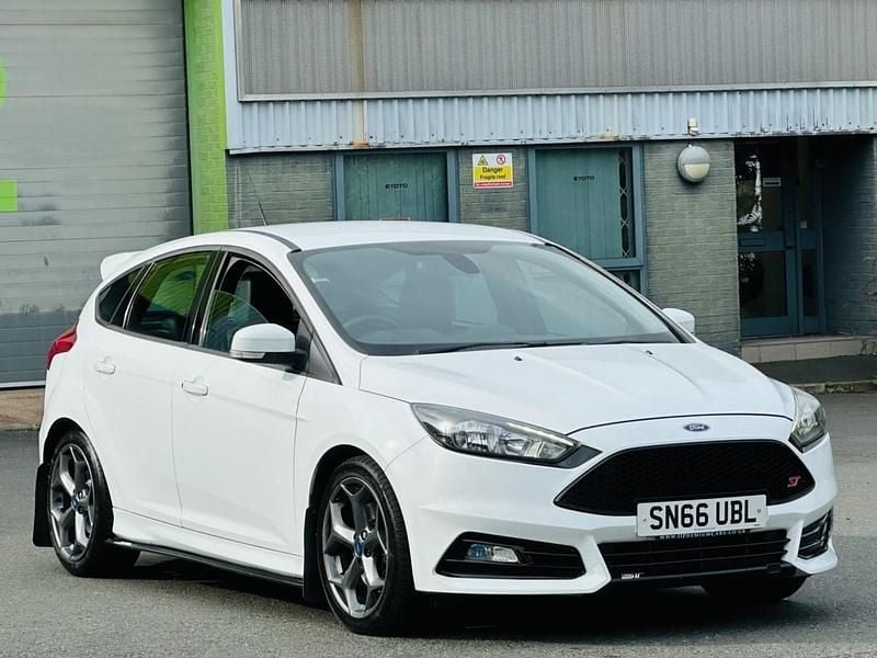 White Used 2016 Ford Focus ST Hatchback | £7,490 (Good price) - Image 1/4