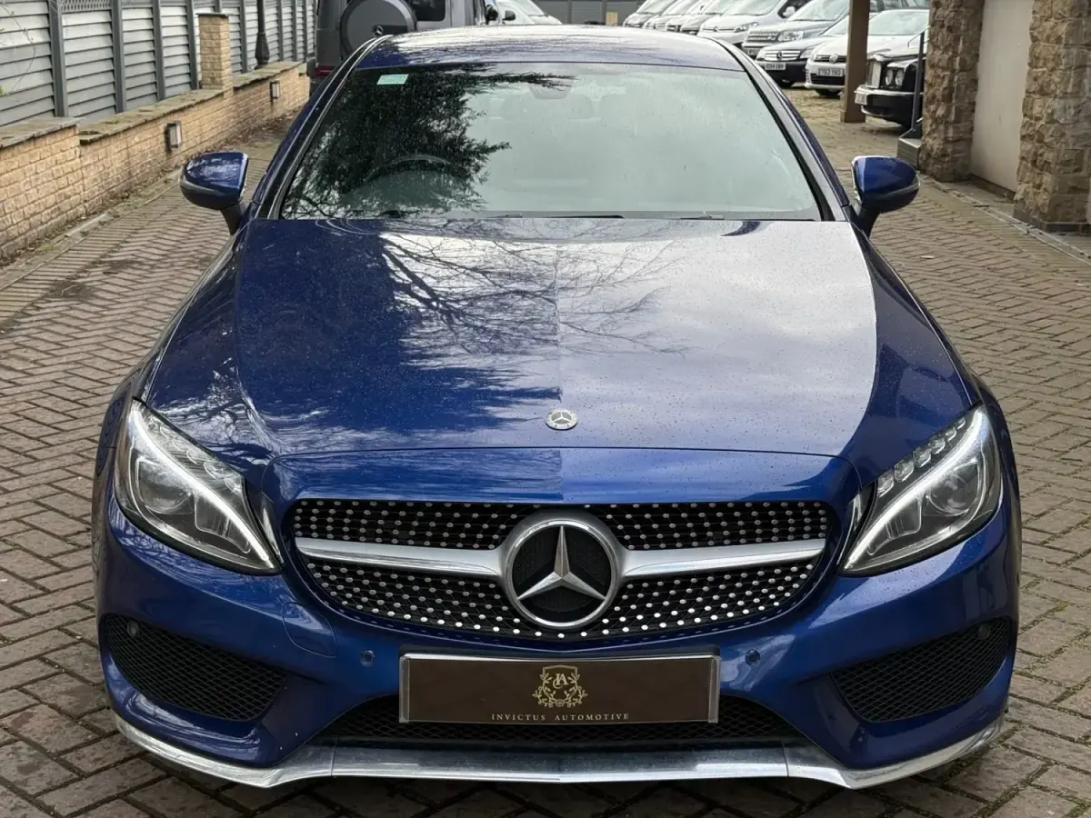 Usado Mercedes C220 AMG line 170 HP (125 kW) 2018 Azul Coupé