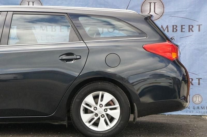 Used Toyota Auris 136 HP (100 kW) 2013 Grey Estate