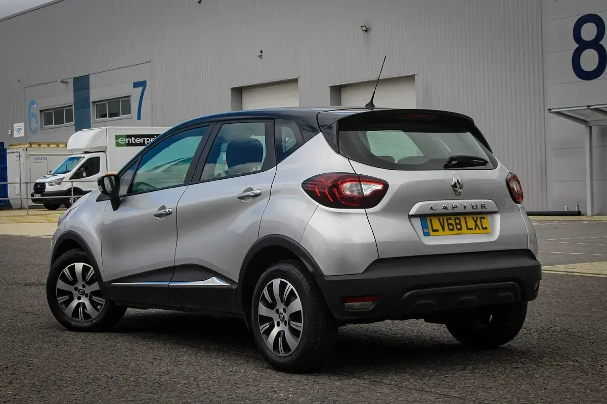 Used Renault Captur Play 2018 Silver/black SUV