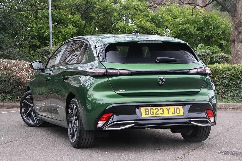 Used Peugeot 308 Allure Premium 129 HP (94 kW) 2023 Green Hatchback