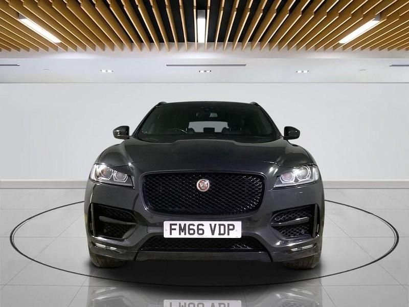 Second-hand Jaguar F-Pace R-Sport 180 CP (132 kW) 2017 Negru SUV