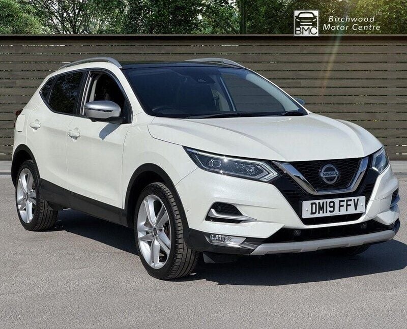 White Used 2019 Nissan Qashqai N-Motion SUV | £10,995 (Fair price) - Image 1/4