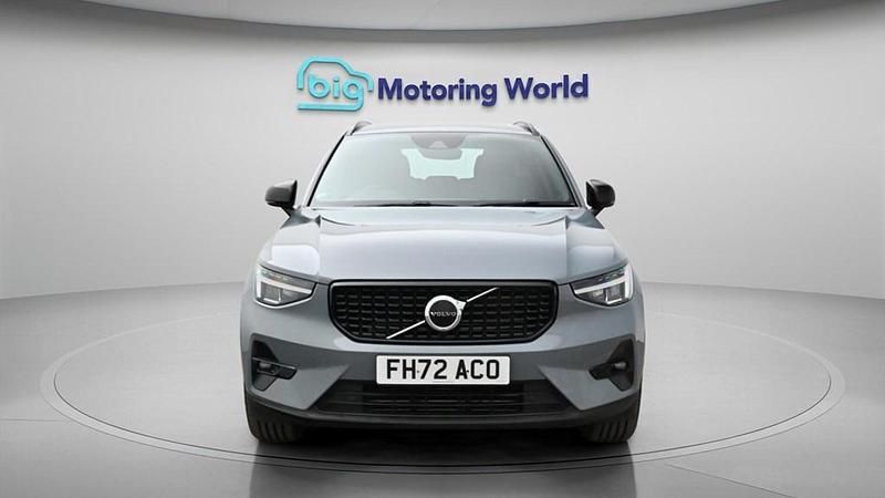 Usado Volvo XC40 Plus 211 HP (155 kW) 2023 Cinzento SUV