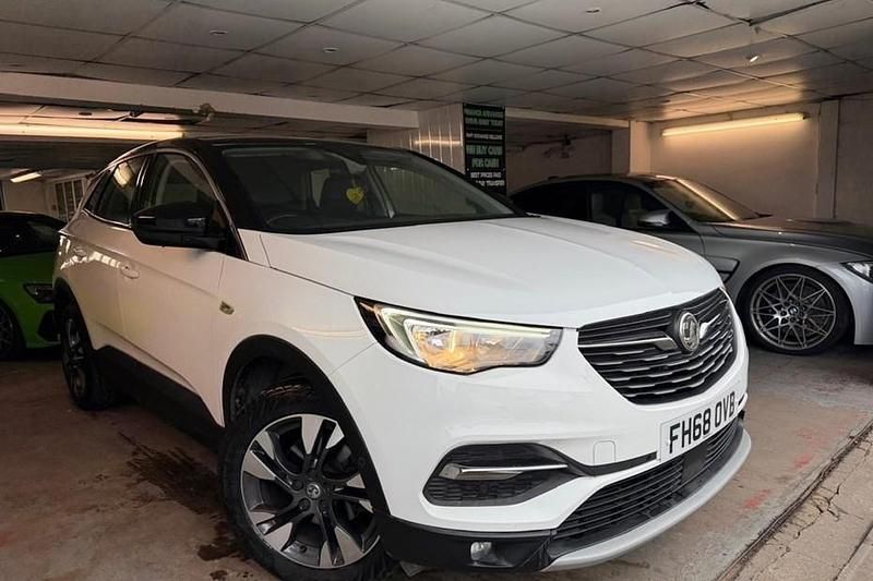 Used Vauxhall Grandland X Sport 130 HP (95 kW) 2019 White SUV