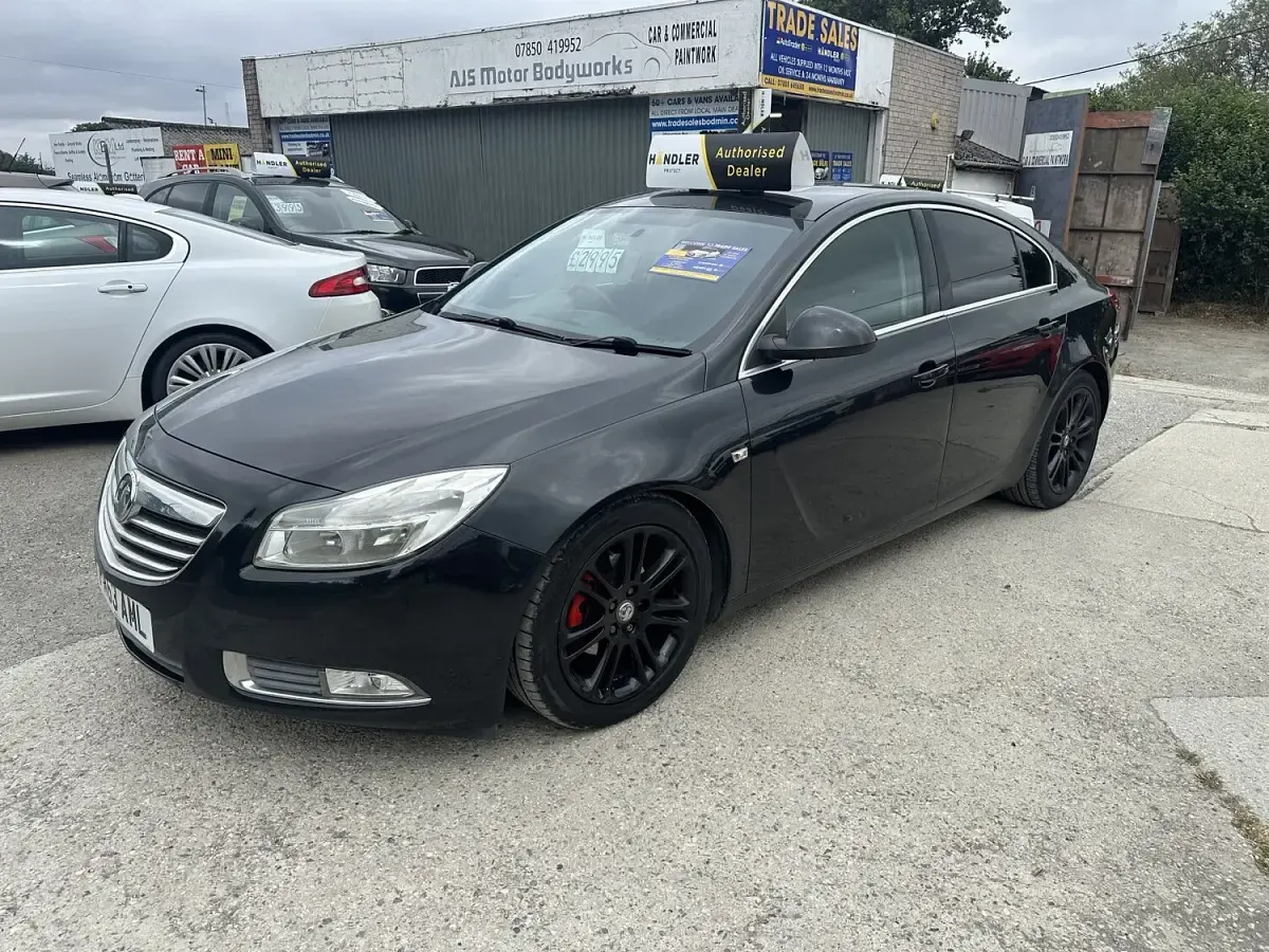 Used Vauxhall Insignia 128 HP (94 kW) 2013 Black Hatchback