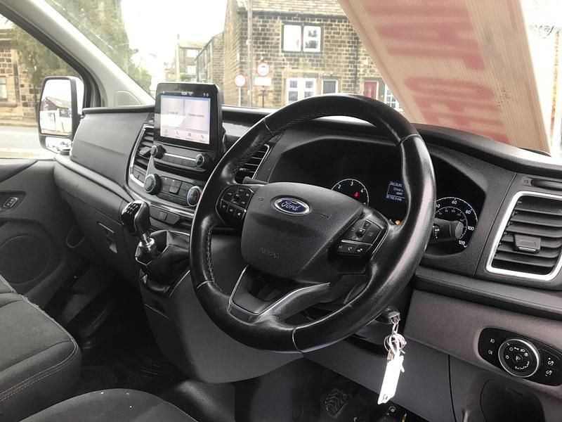 Used Ford Transit Custom Limited 130 HP (95 kW) 2021 White Van
