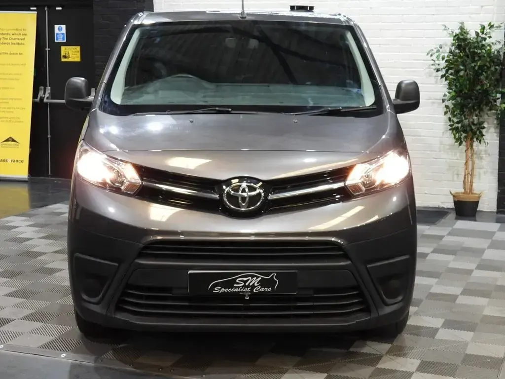 Used Toyota Proace 140 HP (102 kW) 2023 Grey MPV