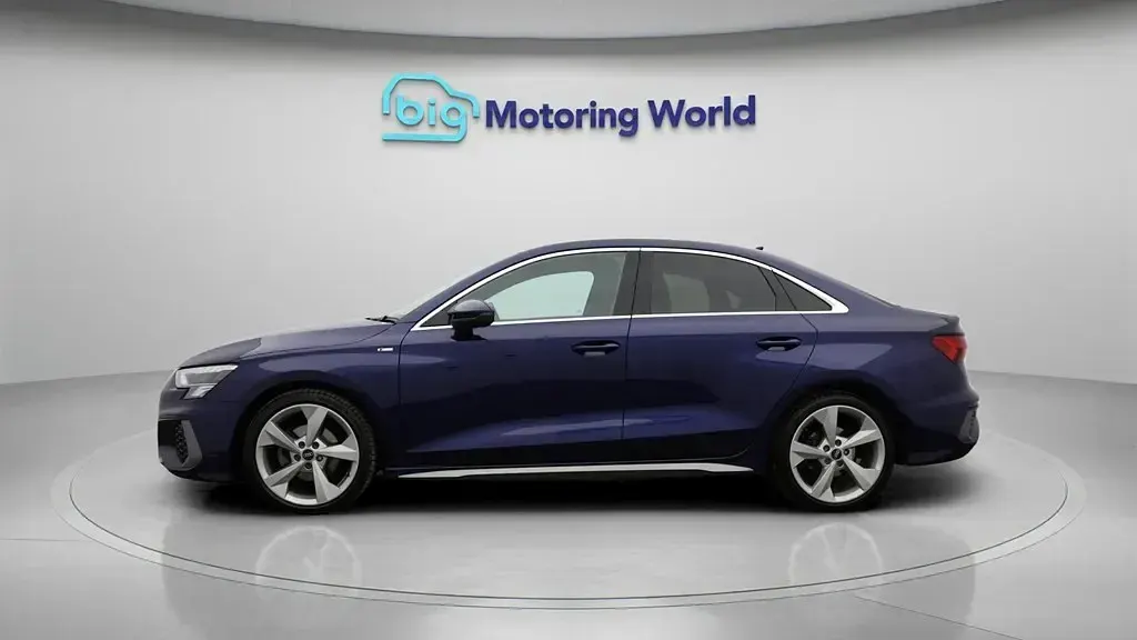 Begagnad Audi A3 S-Line 150 HK (110 kW) 2022 Blå Sedan