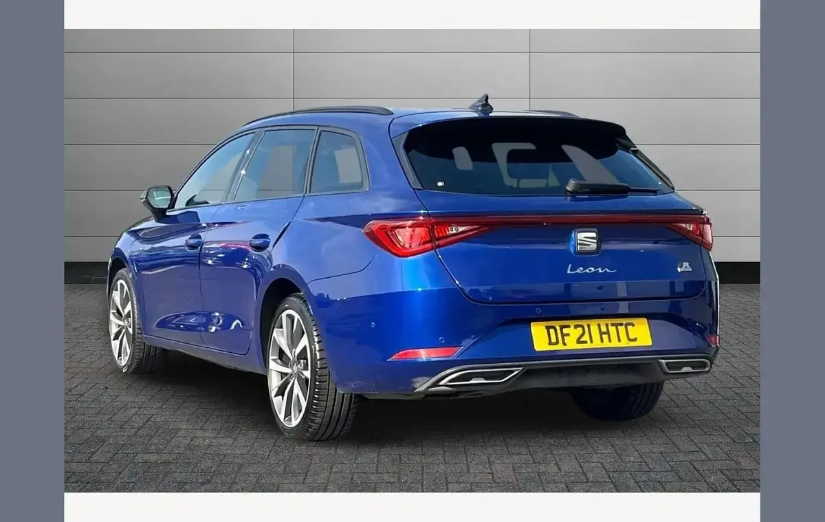Used Seat Leon FR Sport 201 HP (147 kW) 2021 Mystery blue Estate