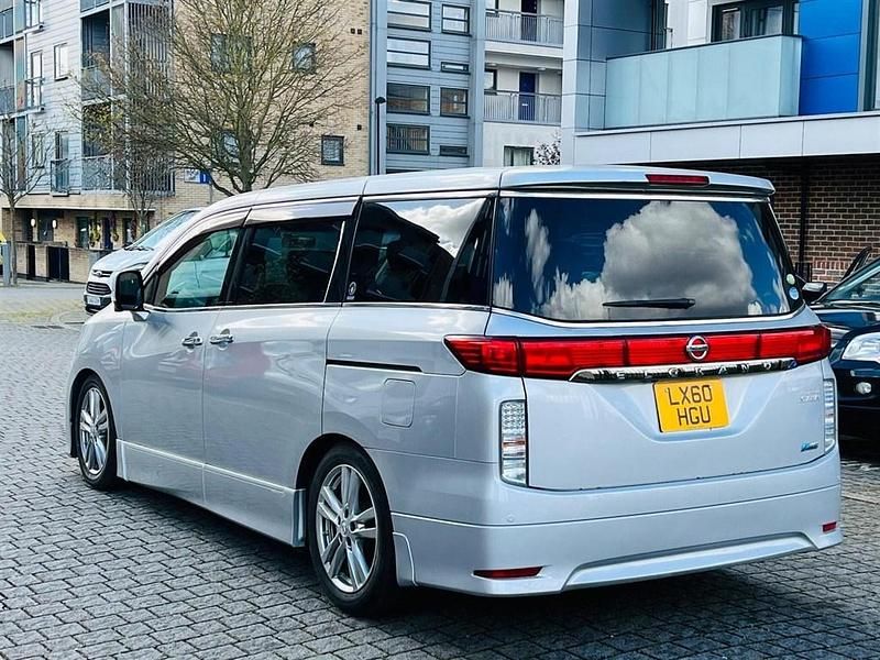 Used Nissan Elgrand 2010 Silver MPV