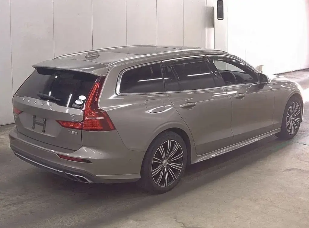 Used Volvo V60 Inscription 2018 Blue Estate