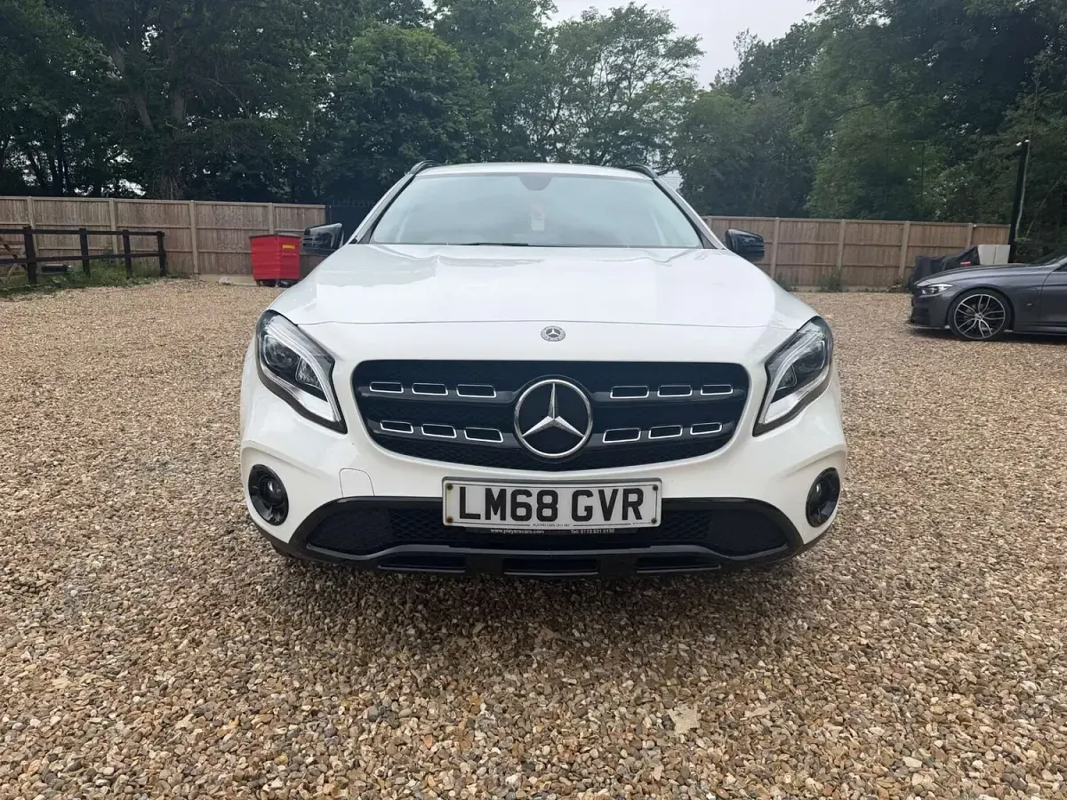 Used Mercedes GLA180 Urban 122 HP (89 kW) 2018 White SUV