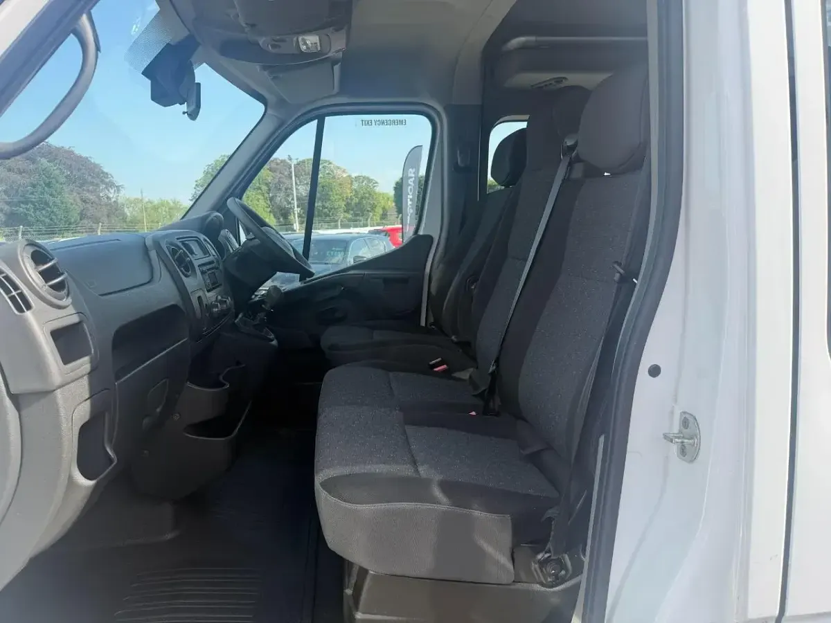 Used Vauxhall Movano S 143 HP (105 kW) 2019 White MPV