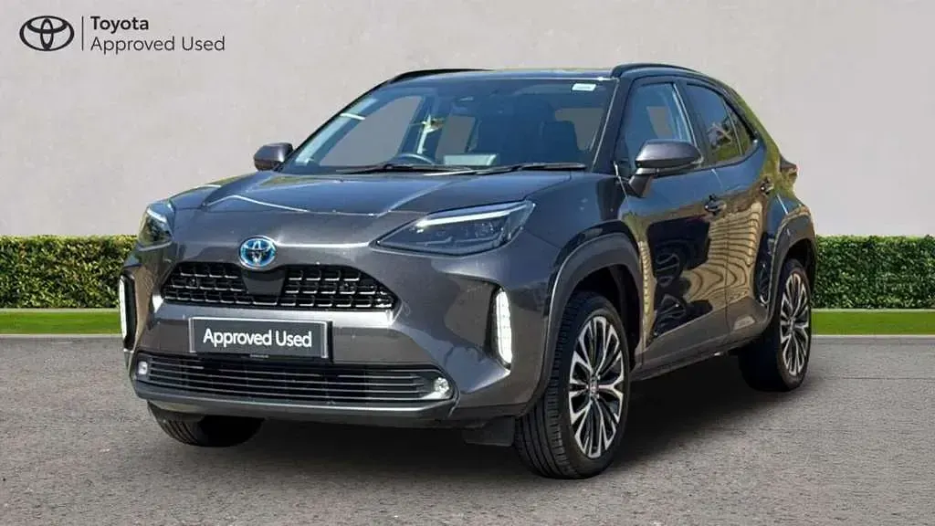 Used Toyota Yaris Cross 113 HP (83 kW) 2023 Grey SUV