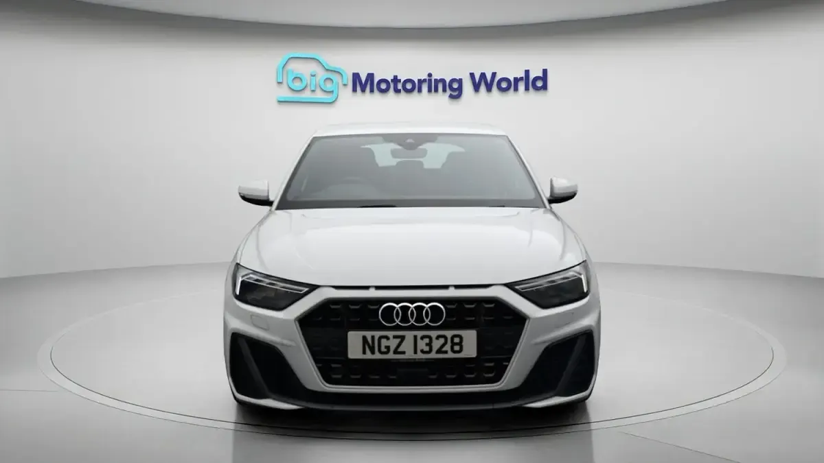 Used Audi A1 Sportback S-Line 116 HP (85 kW) 2019 White Hatchback