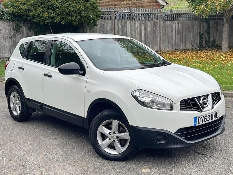 White Used 2013 Nissan Qashqai Visia SUV | £3,275 (Fair price) - Image 1/4