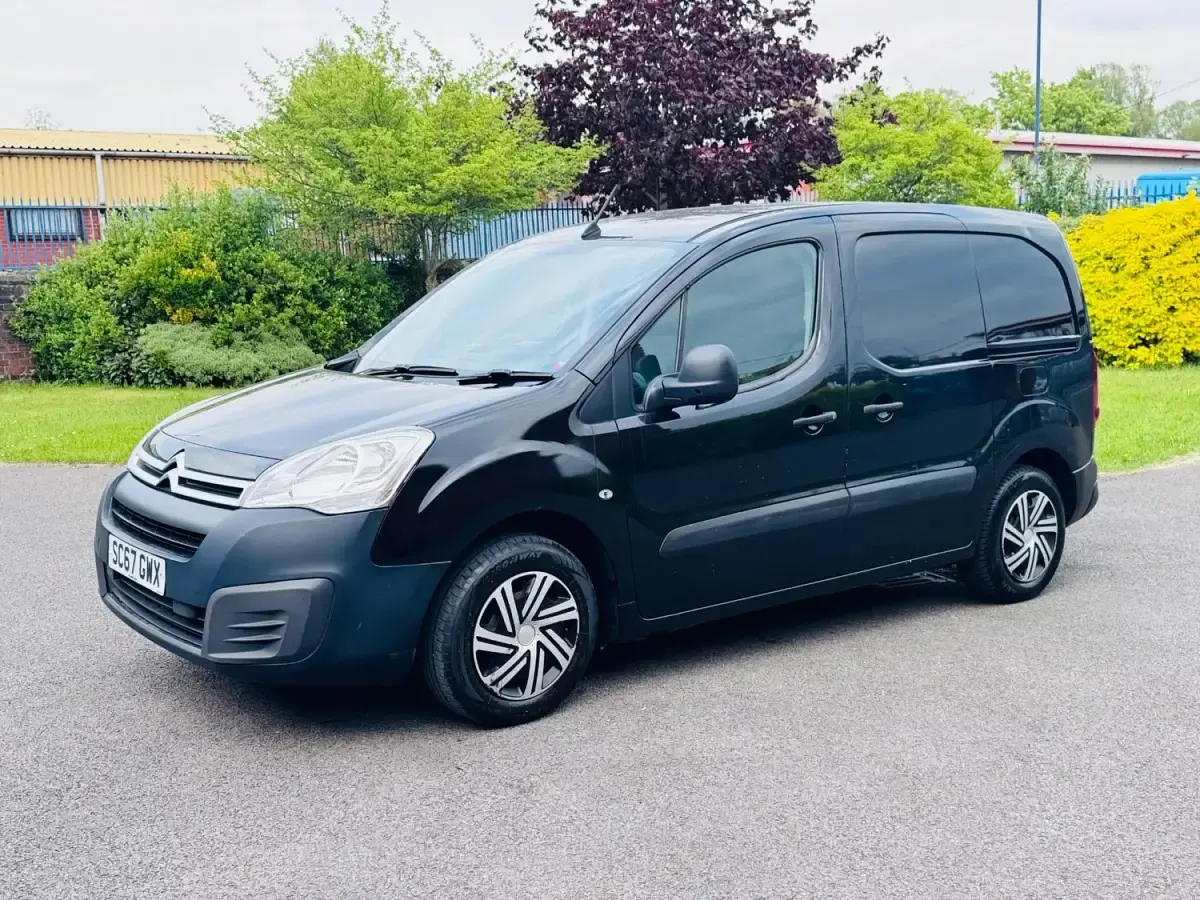 Usado Citroën Berlingo 75 HP (55 kW) 2018 Preto Monovolume