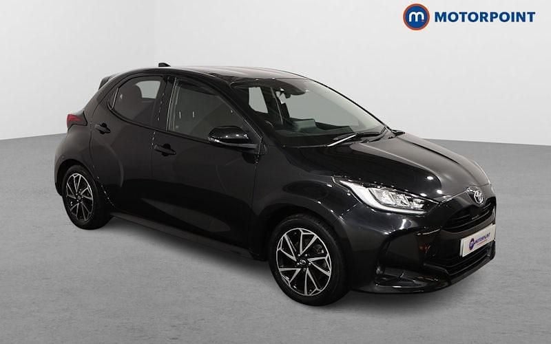 Used 2025 Toyota Yaris Hybrid Design Hatchback | £15,549 (Super price) - Image 1/4