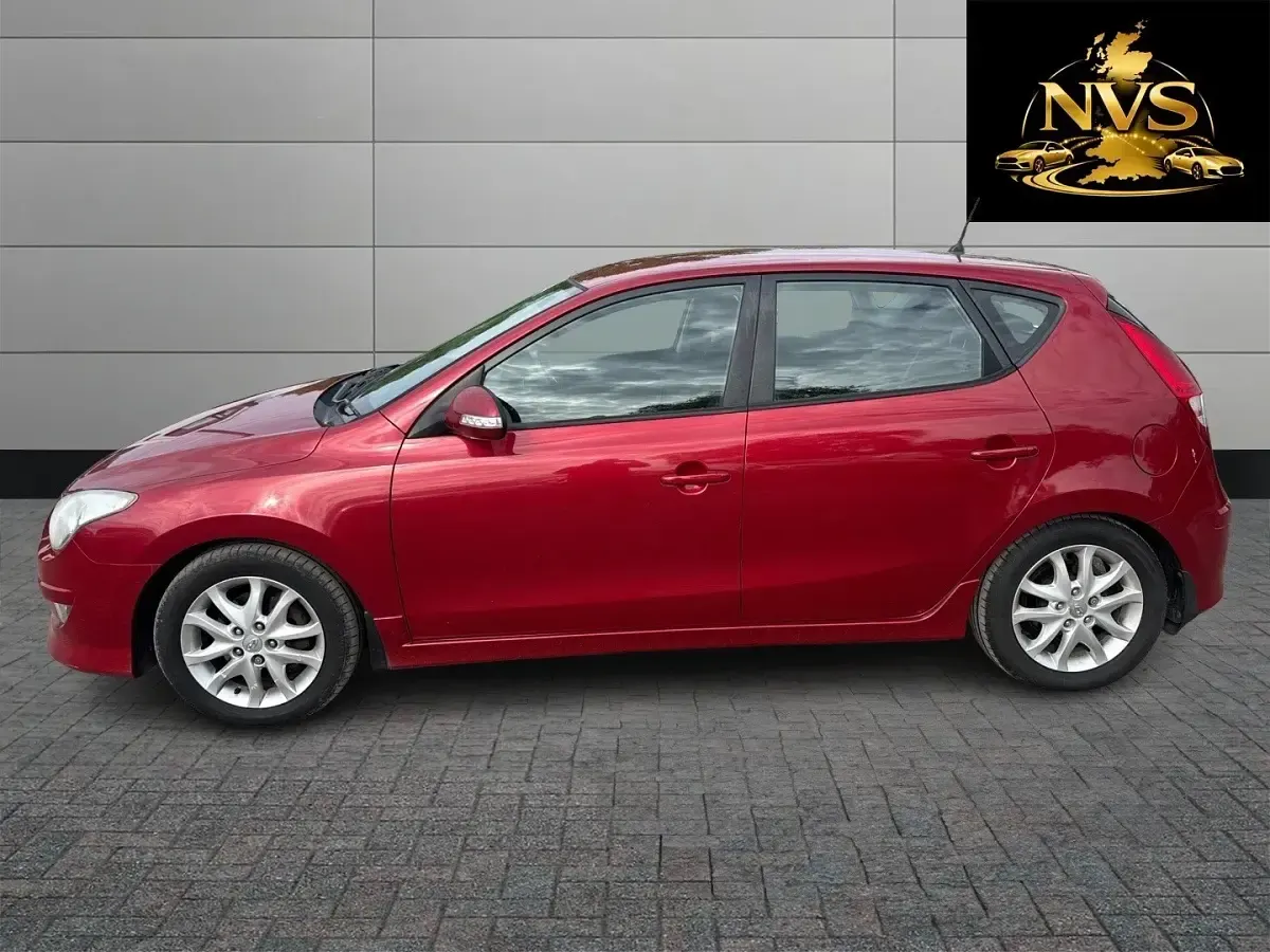 Used Hyundai i30 Comfort 113 HP (83 kW) 2011 Red Hatchback