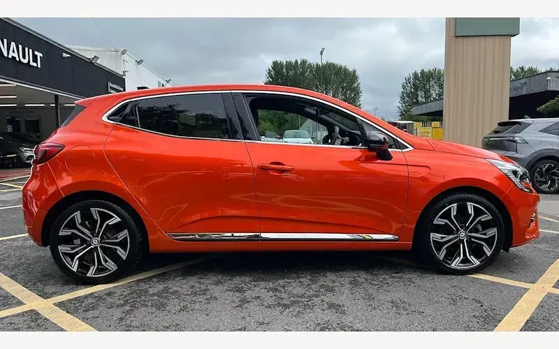 Used Renault Clio Techno 145 HP (106 kW) 2023 Renault id  orange valencia  Hatchback