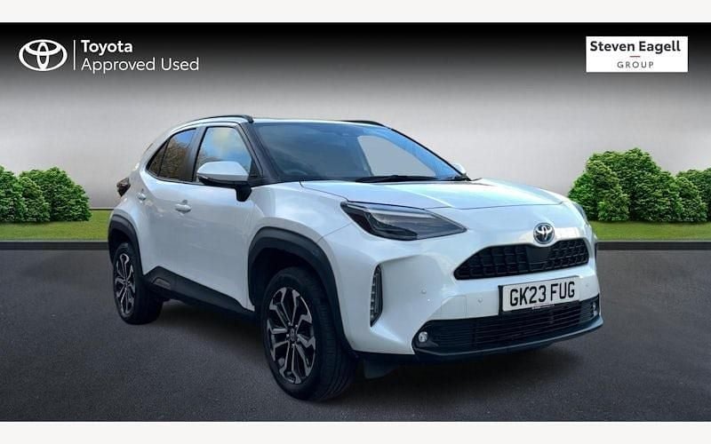 Used 2025 Toyota Yaris Hybrid Design Estate | £20,434 (Good price) - Image 1/3