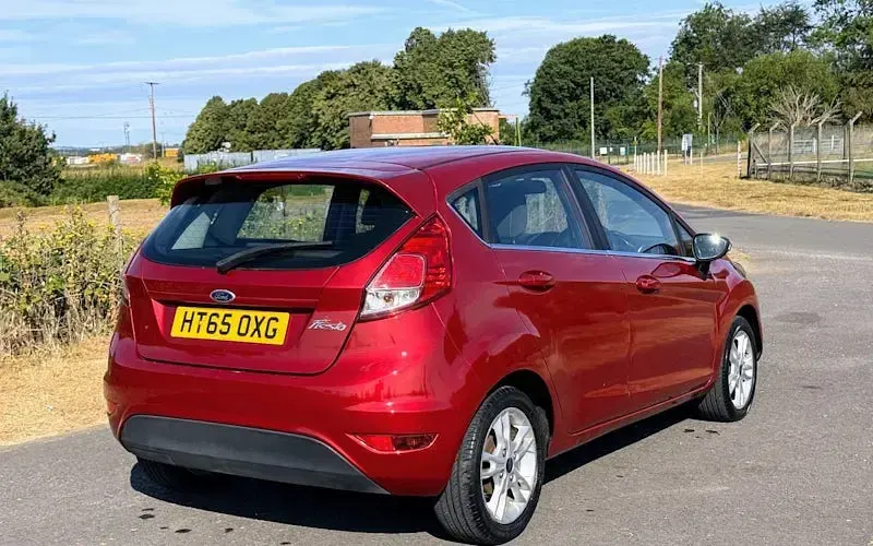 Used Ford Fiesta Zetec 82 HP (60 kW) 2016 Red Hatchback