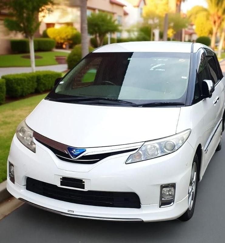 White Used 2023 Toyota Estima MPV | £9,995 (Fair price) - Image 1/4