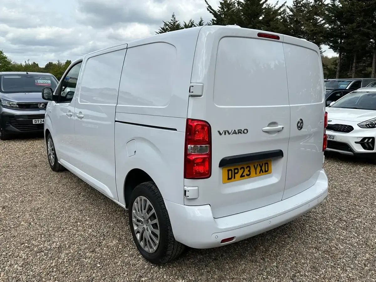 Used Vauxhall Vivaro S 100 HP (73 kW) 2023 White MPV