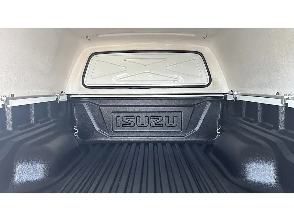 Used Isuzu D-Max 2025 White Pickup