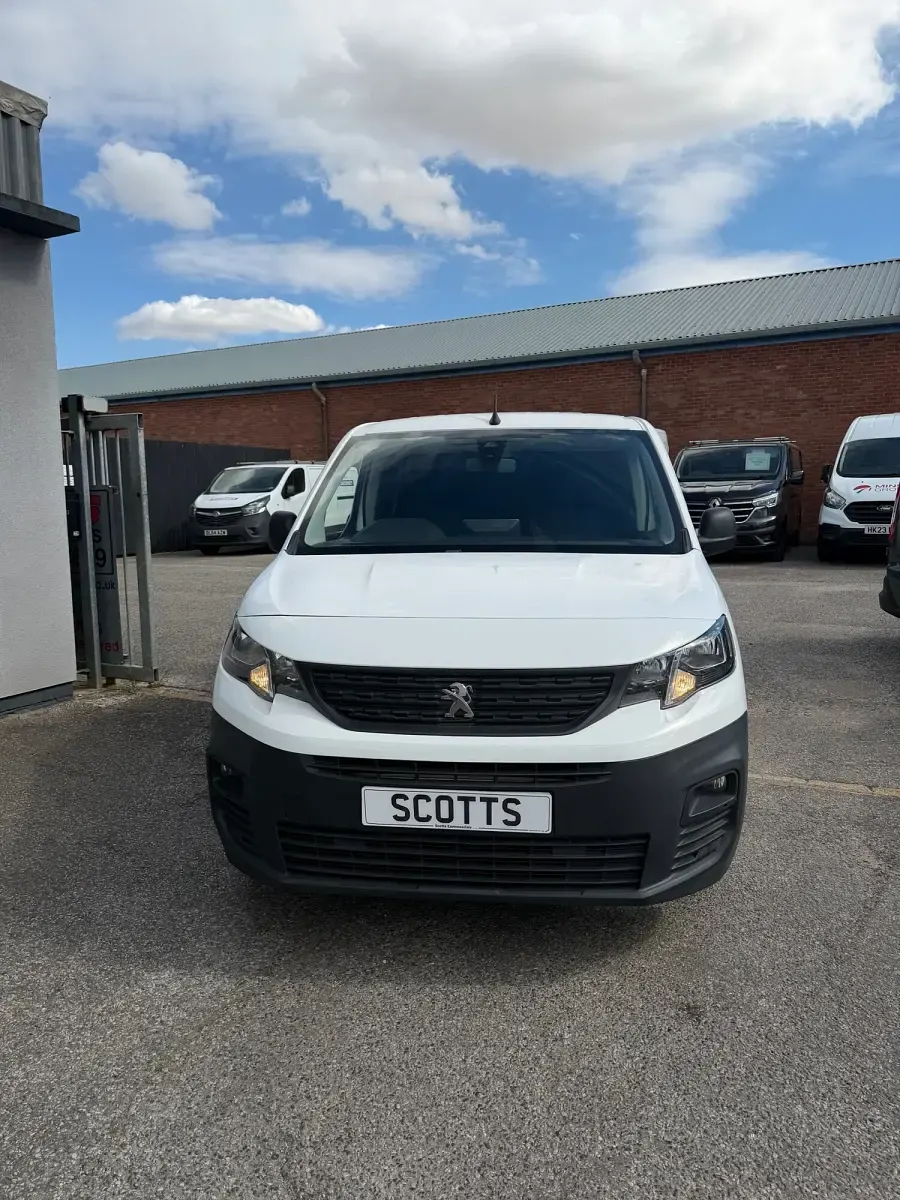 Used Peugeot Partner 131 HP (96 kW) 2021 White MPV
