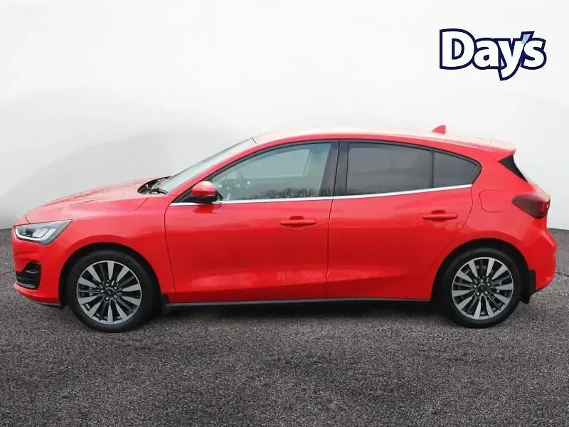 Usado Ford Focus Titanium X 125 CV (91 kW) 2023 Rojo Utilitario