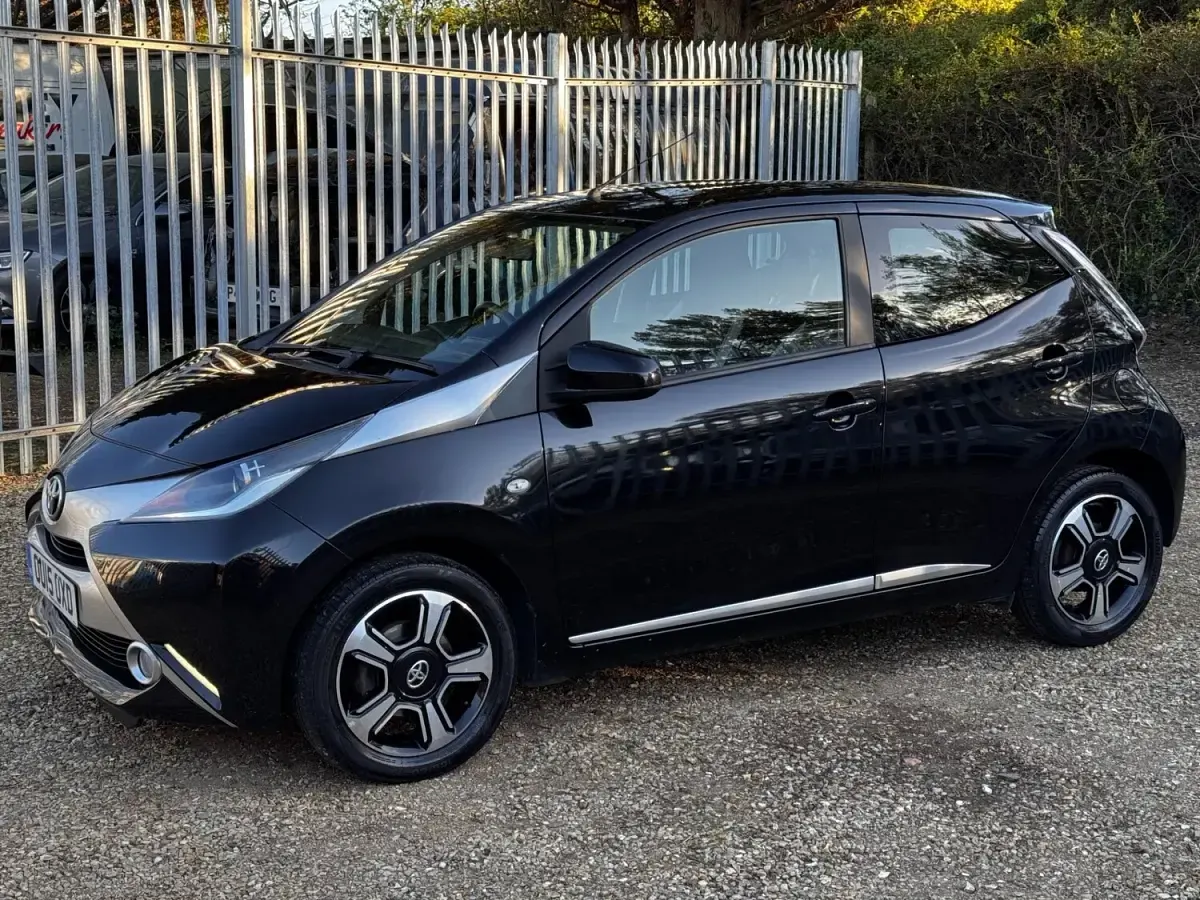 Used Toyota Aygo X-clusiv 69 HP (50 kW) 2015 Black Hatchback