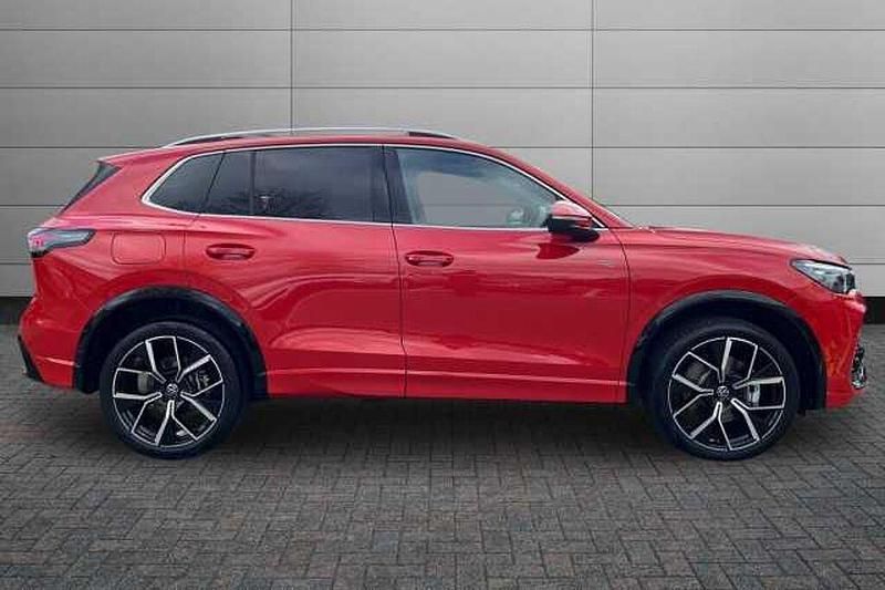 Used VW Tiguan R-line 272 HP (200 kW) 2025 Persimmon red SUV