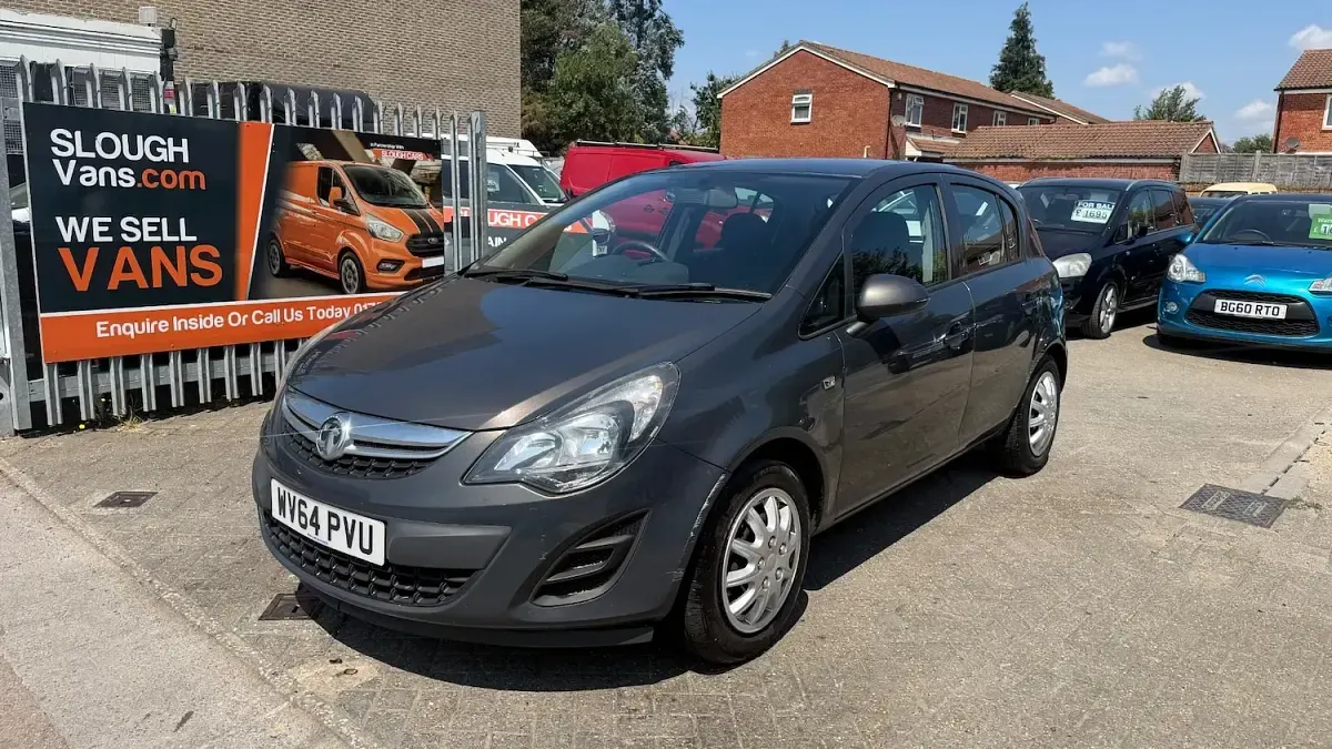 Used Vauxhall Corsa Design Edition 83 HP (61 kW) 2014 Silver Hatchback