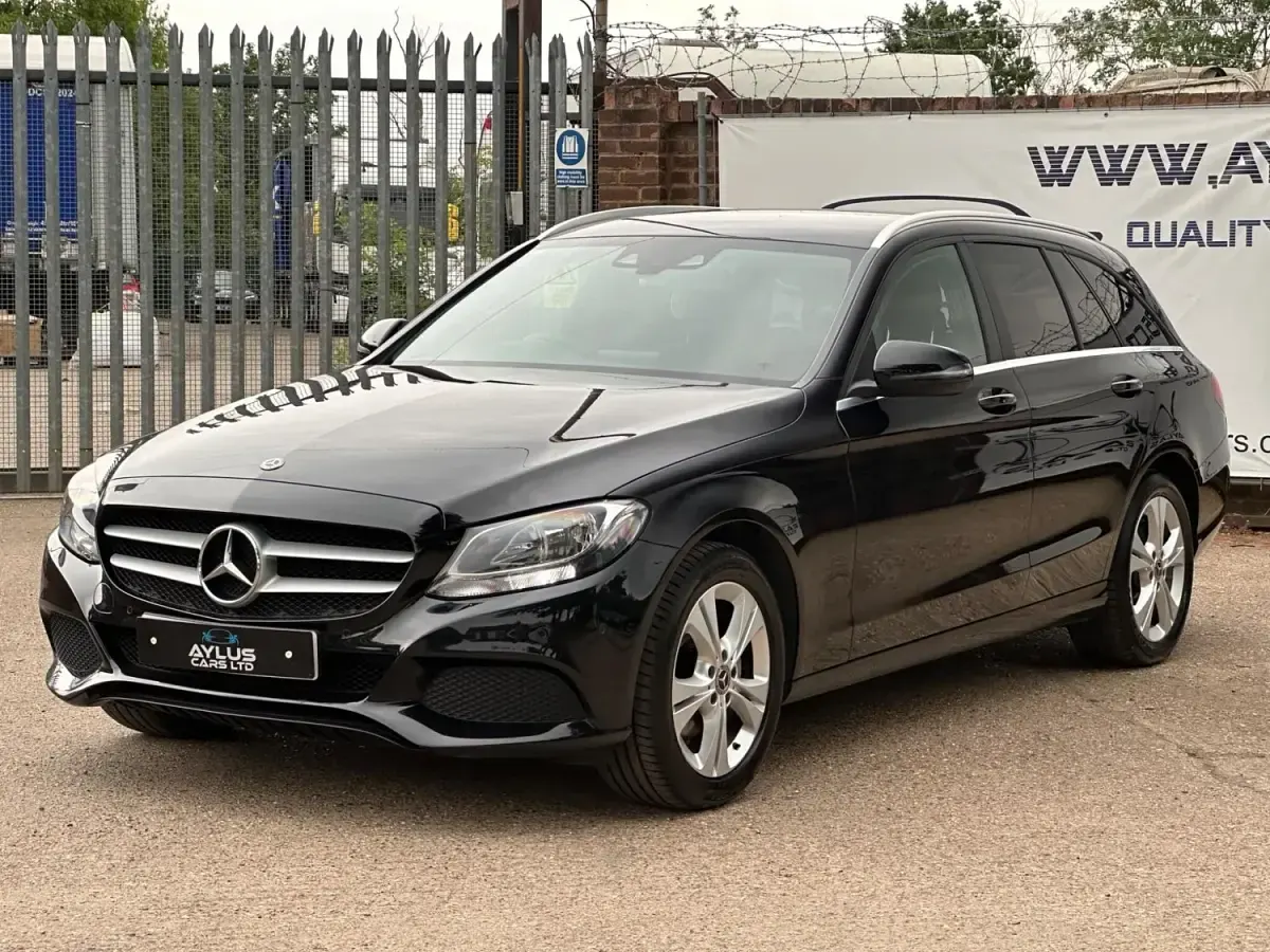 Second-hand Mercedes C200 Executive 184 CP (135 kW) 2018 Negru Break