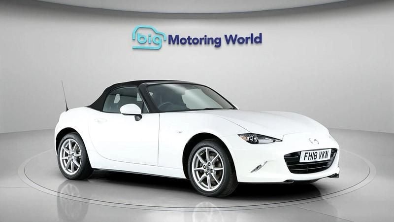 Used Mazda MX5 131 HP (96 kW) 2018 White Cabriolet