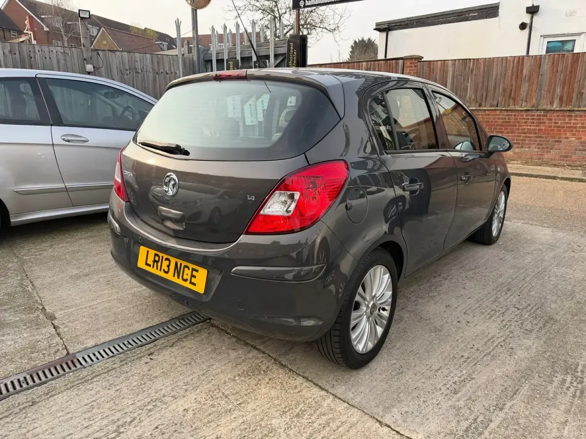 Gebraucht Vauxhall Corsa 100 PS (73 kW) 2013 Grau Kleinwagen