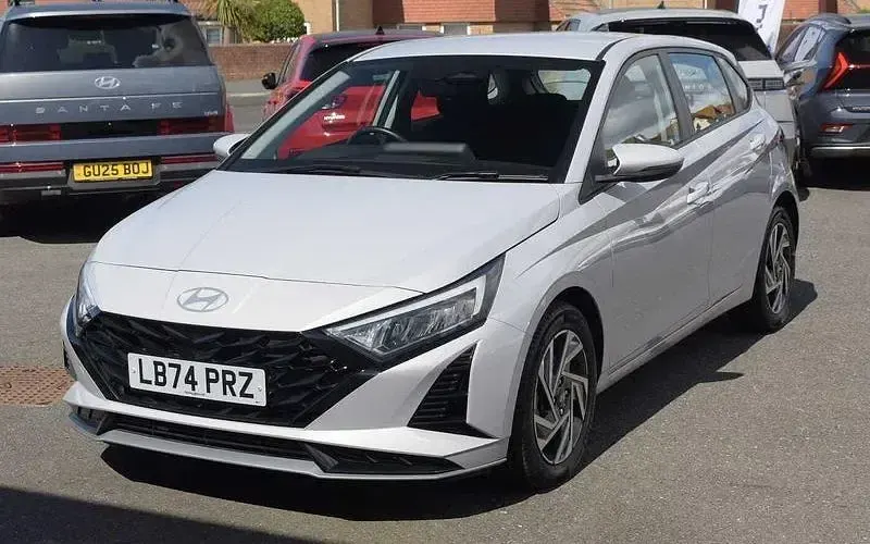 Used Hyundai i20 Advanced 101 HP (74 kW) 2024 Grey Hatchback