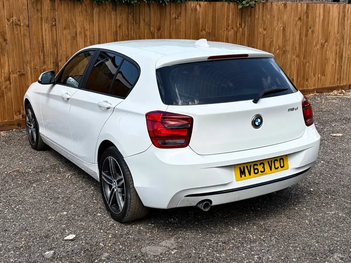 Used BMW 116 Sport Line 2013 White Hatchback